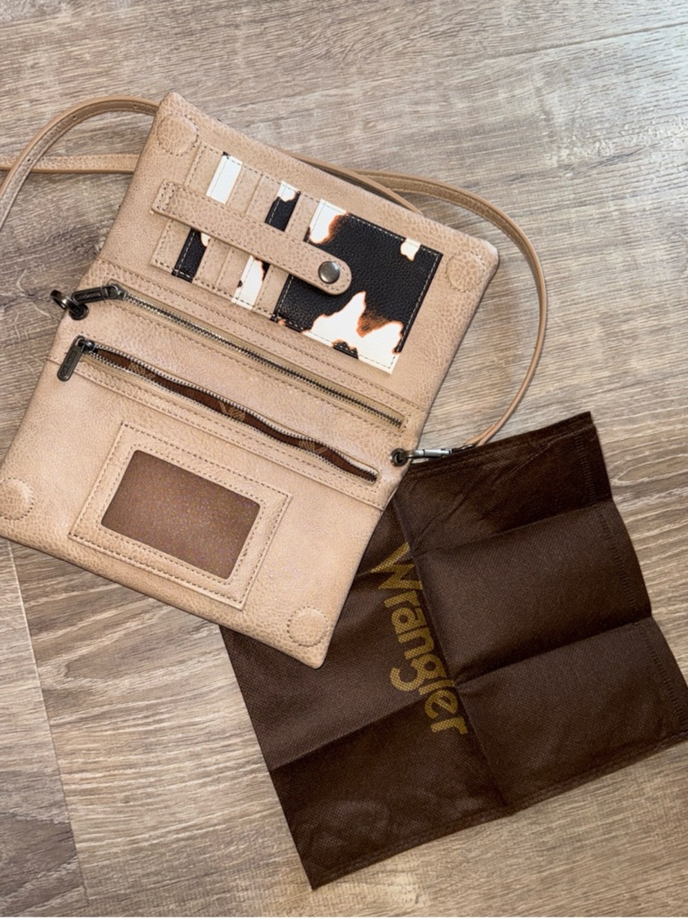 Wrangler NWOT Bifold Credit Card Clutch Wallet Purse Crossbody Strap dustbag